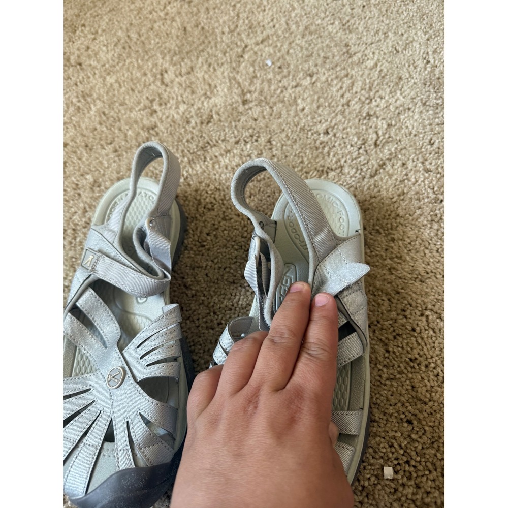 Keen Rose Sandals Womens 8 Light Grey Silver Hiking Water Shoes 1022967 - Picture 3 of 6